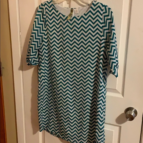 Francesca’s Turquoise/White Chevron Dress - Picture 2 of 6